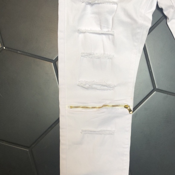 Womens white jeans with zipper detail on knees - Picture 2 of 3